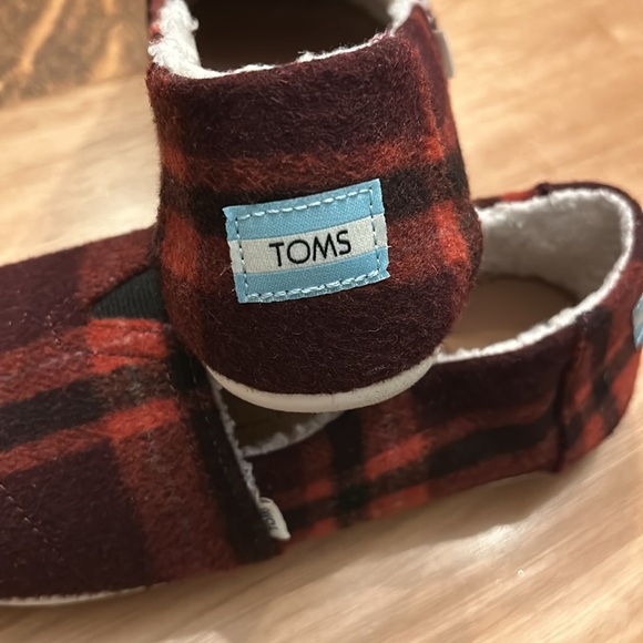 Toms red plaid shoes women size 9 - Picture 3 of 4